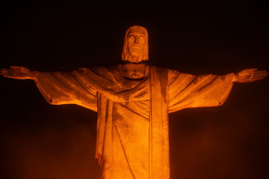 Campanha TDAH Cellera ilumina Cristo Redentor e promove ações educativas no Julho Laranja