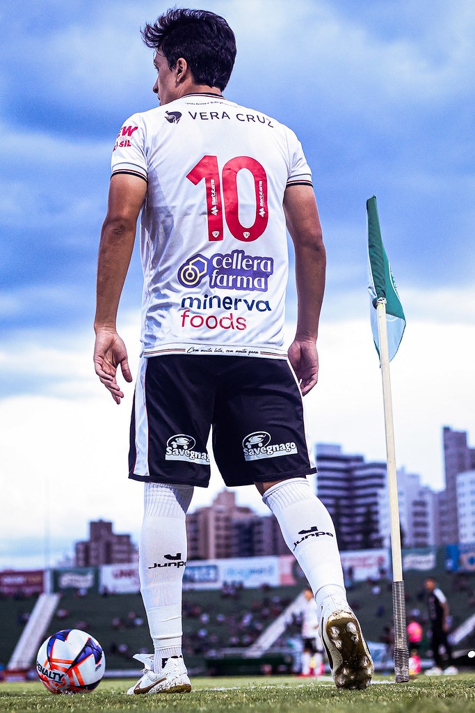 Jogador do Primavera SAF em partida no Paulistão A1 com patrocínio da Cellera Farma