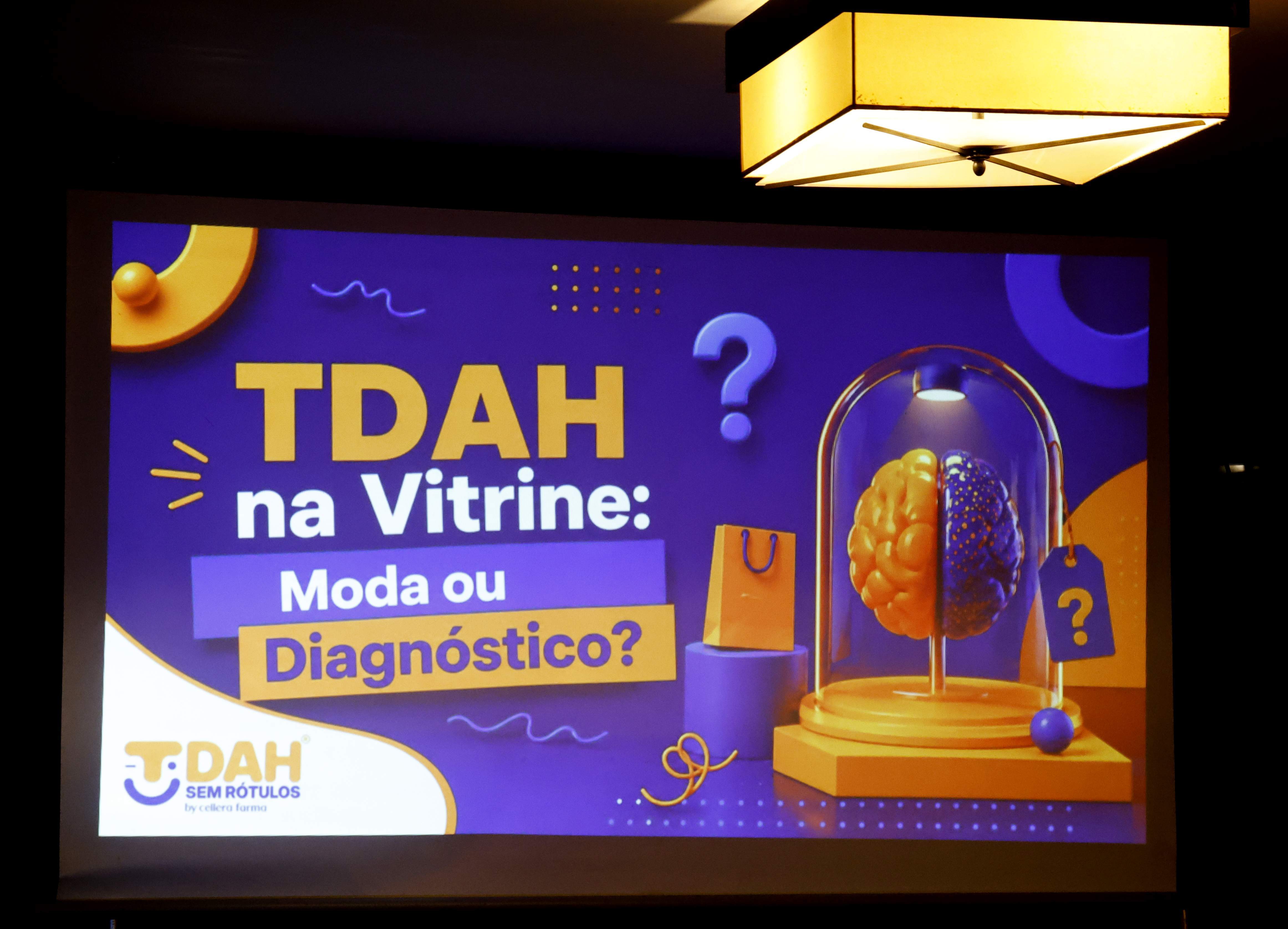 imagem de um telão com os dizeres TDAH na Vitrine: Moda ou Diagnóstico?